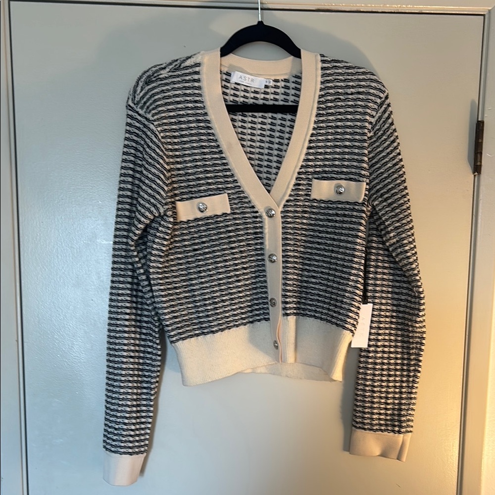 ASTR Black and Cream V-Neck Sweater with Striking Stripes